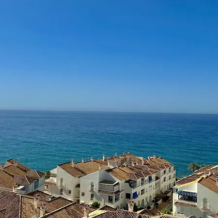 Penthouse With Sea Views Нерха