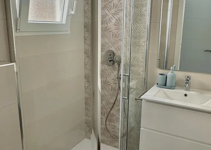 Penthouse With Sea Views شقة نيرخا